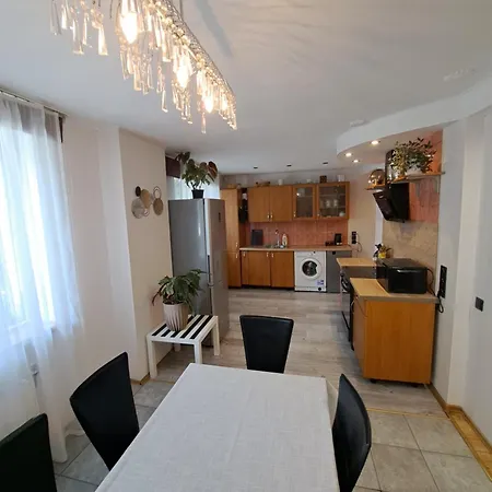Private House 2km From Old Town リガ